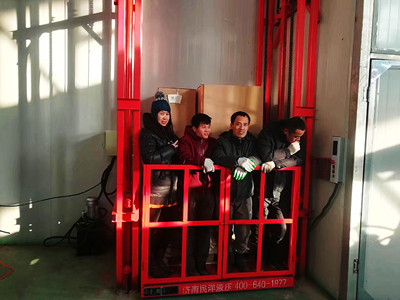 导轨式升降货梯